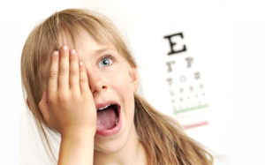 6 самых частых ошибок родителей, из-за которых у ребенка падает зрение