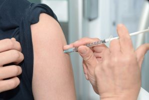 Вакцина от ветряной оспы снижает риск заболевания опоясывающим лишаем