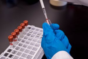 Компания Moderna объявила о начале испытаний вакцины от коронавируса на детях